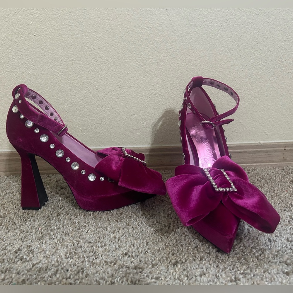 Sugar Thrillz Velvet Bow Heels Rhinestone
Ankle Strap Size 7 Platform Dark Pink
